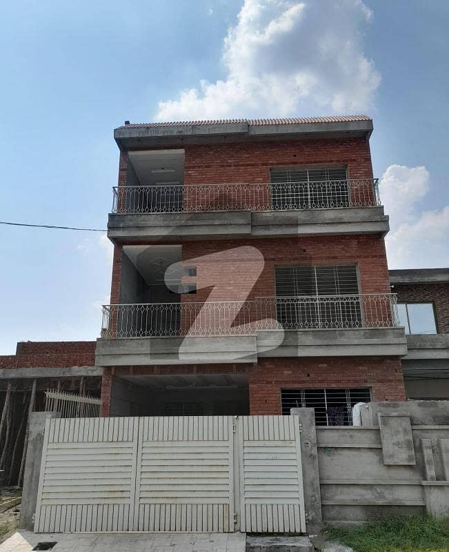 15 Marla Triple Storey House For Rent