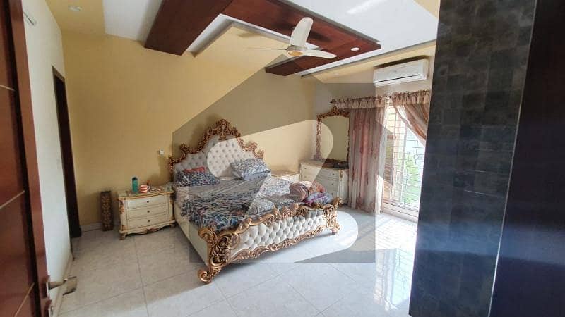 ویلینشیاء ہاؤسنگ سوسائٹی لاہور میں 5 کمروں کا 11 مرلہ مکان 3.66 کروڑ میں برائے فروخت۔