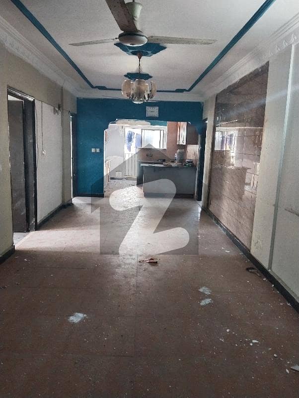 In Clifton Block 2 Of Karachi, A 1600 Square Feet Flat Is Available