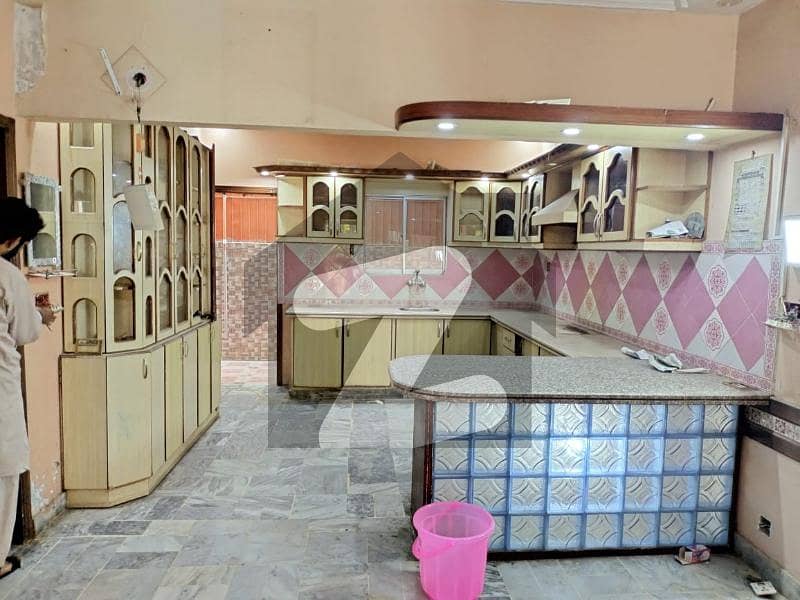 صفورا گوٹھ گلستانِ جوہر کراچی میں 4 کمروں کا 5 مرلہ مکان 55 ہزار میں کرایہ پر دستیاب ہے۔