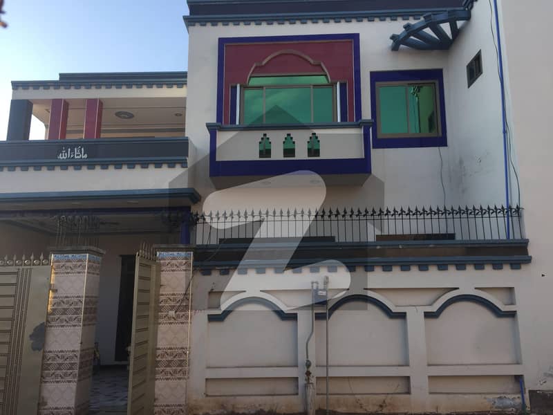 شاہ پور سرگودھا میں 9 کمروں کا 10 مرلہ مکان 1.5 کروڑ میں برائے فروخت۔