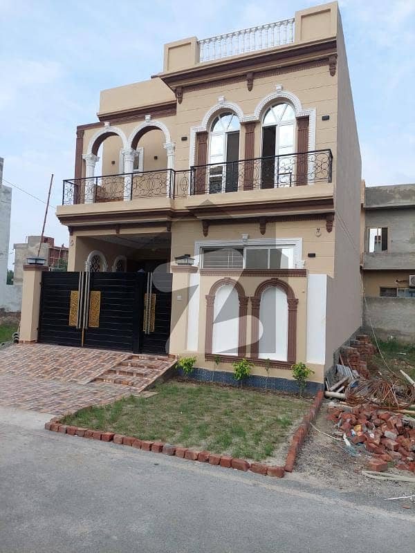 سینٹرل پارک ہاؤسنگ سکیم لاہور میں 3 کمروں کا 5 مرلہ مکان 1.6 کروڑ میں برائے فروخت۔
