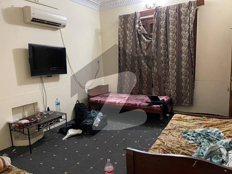 حیات آباد فیز 1 - ڈی2 حیات آباد فیز 1 حیات آباد پشاور میں 6 کمروں کا 10 مرلہ مکان 3.7 کروڑ میں برائے فروخت۔