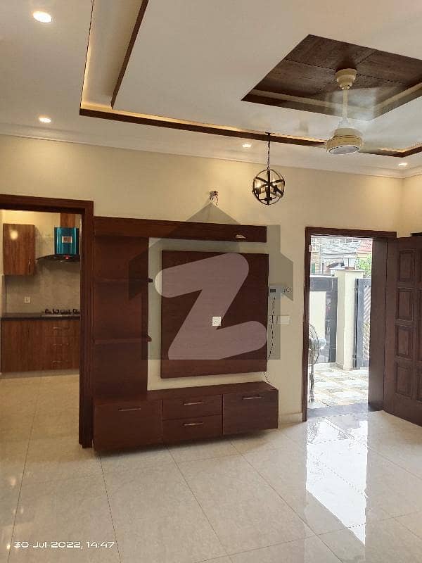 بحریہ آرچرڈ فیز 1 بحریہ آرچرڈ لاہور میں 4 کمروں کا 5 مرلہ مکان 1.75 کروڑ میں برائے فروخت۔