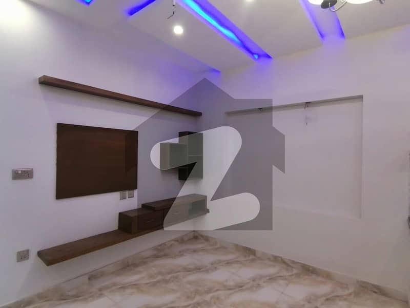 ای ایم ای سوسائٹی ۔ بلاک ایچ ای ایم ای سوسائٹی لاہور میں 4 کمروں کا 1 کنال مکان 4.5 کروڑ میں برائے فروخت۔