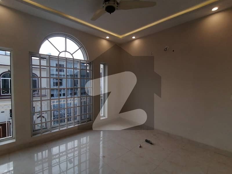 1 Kanal House In Central EME Society - Block D For rent