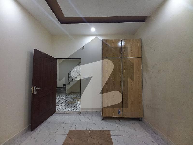 علامہ اقبال ٹاؤن ۔ جہانزیب بلاک علامہ اقبال ٹاؤن لاہور میں 6 کمروں کا 10 مرلہ مکان 1.1 لاکھ میں کرایہ پر دستیاب ہے۔