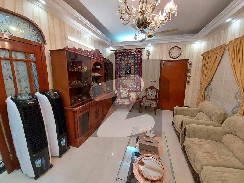 کلفٹن ۔ بلاک 8 کلفٹن کراچی میں 4 کمروں کا 10 مرلہ مکان 7.5 کروڑ میں برائے فروخت۔