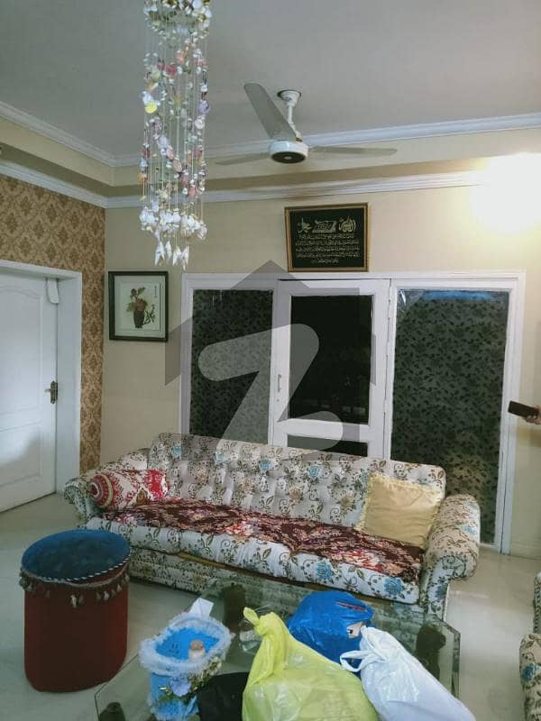 جوہر ٹاؤن فیز 1 جوہر ٹاؤن لاہور میں 4 کمروں کا 10 مرلہ مکان 1.1 لاکھ میں کرایہ پر دستیاب ہے۔