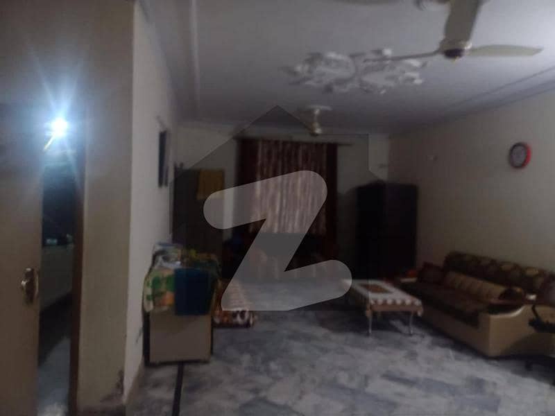 رسول پارک لاہور میں 5 کمروں کا 6 مرلہ مکان 2.3 کروڑ میں برائے فروخت۔
