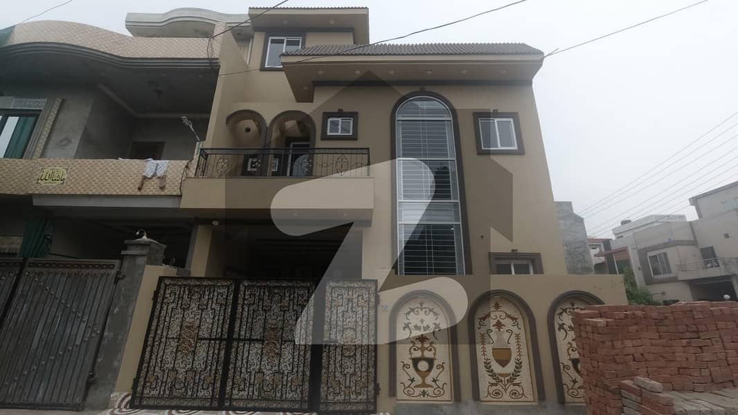 بسم اللہ ہاؤسنگ سکیم جی ٹی روڈ لاہور میں 4 کمروں کا 5 مرلہ مکان 1.7 کروڑ میں برائے فروخت۔