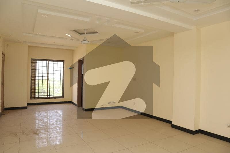 بحریہ منی کمرشل سینٹر بحریہ ٹاؤن فیز 7 بحریہ ٹاؤن راولپنڈی راولپنڈی میں 1 کمرے کا 4 مرلہ دفتر 50 ہزار میں کرایہ پر دستیاب ہے۔