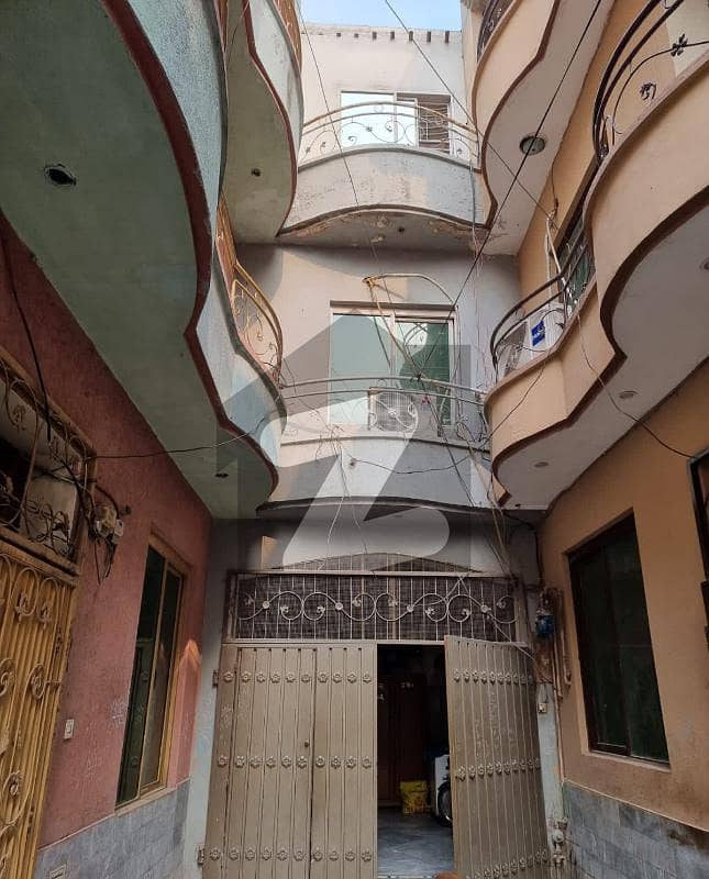 اعوان ٹاؤن لاہور میں 5 کمروں کا 4 مرلہ مکان 1.1 کروڑ میں برائے فروخت۔