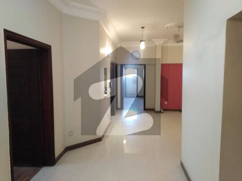 کلفٹن ۔ بلاک 1 کلفٹن کراچی میں 4 کمروں کا 7 مرلہ مکان 4.5 کروڑ میں برائے فروخت۔