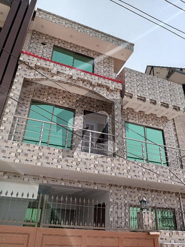 6 Marla Double Storey House For Rent I-11/2 Men Service Road Good Location