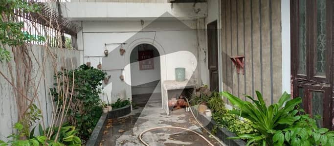 400 Sq Yards 6 Bed Dd G 1 House For Sale In Prime Location Block 4a, Gulshan-e-iqbal