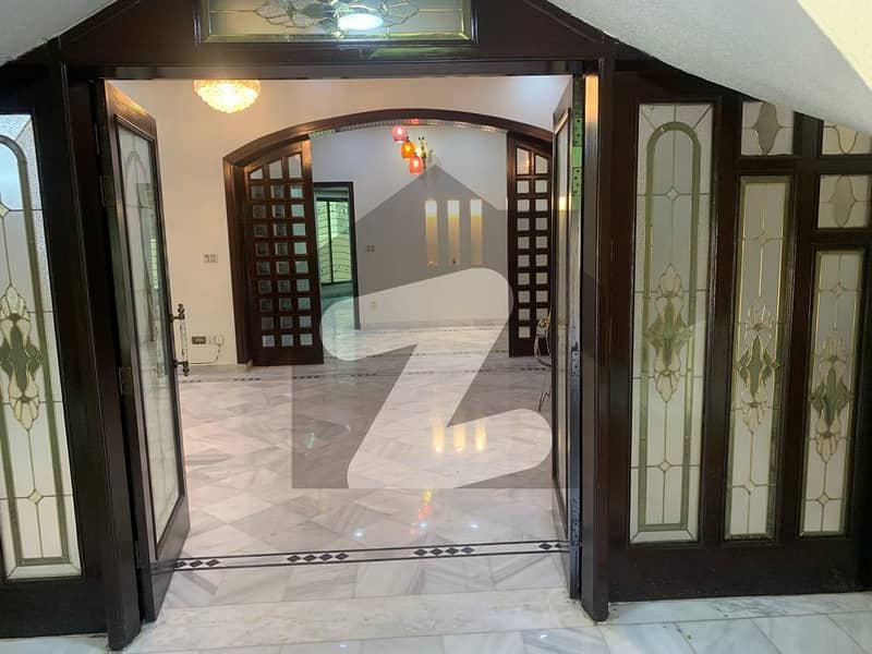 Premium 1 Kanal Lower Portion Is Available For rent In Lahore