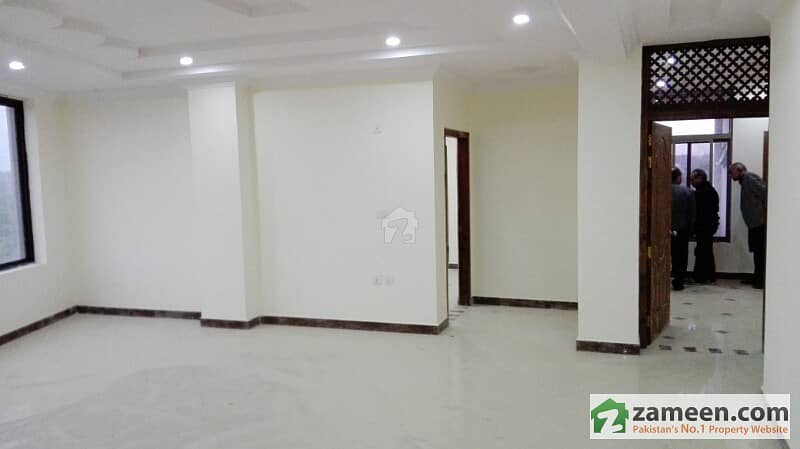 Beautifull Flat Available For Rent - For Office Purpose