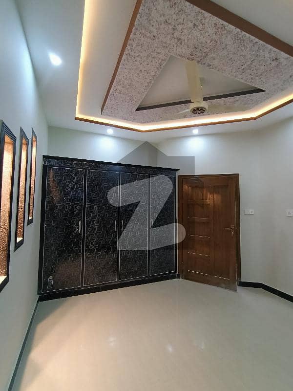 ورسک روڈ پشاور میں 6 کمروں کا 4 مرلہ مکان 42 ہزار میں کرایہ پر دستیاب ہے۔