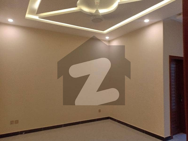 زراج ہاؤسنگ سکیم اسلام آباد میں 4 کمروں کا 10 مرلہ مکان 3.49 کروڑ میں برائے فروخت۔