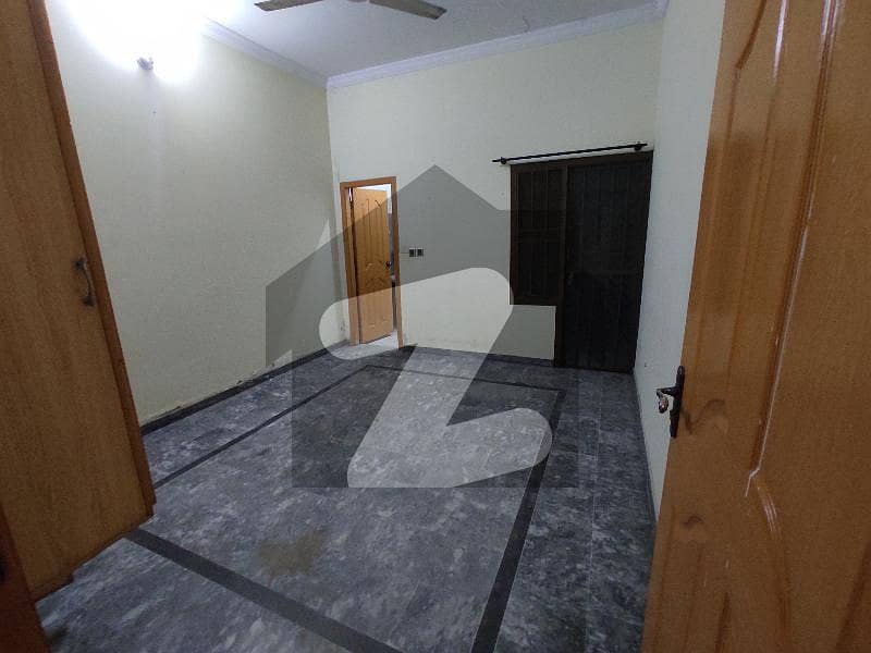 ڈیفنس روڈ راولپنڈی میں 4 کمروں کا 5 مرلہ مکان 42 ہزار میں کرایہ پر دستیاب ہے۔