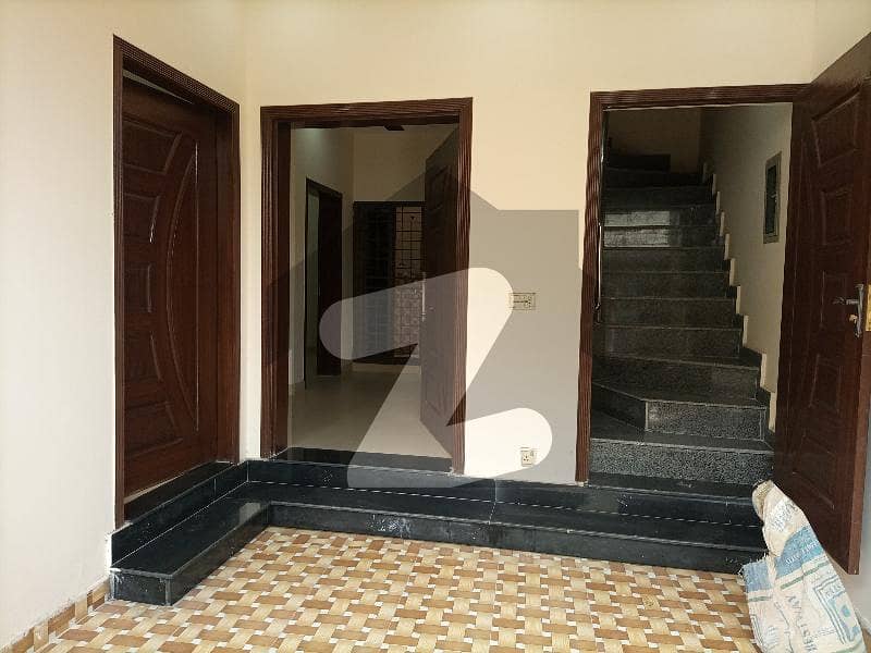 عابد روڈ لاہور میں 4 کمروں کا 4 مرلہ مکان 1.7 کروڑ میں برائے فروخت۔