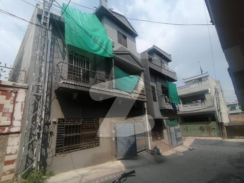 House Is Available For sale In Caltex Road