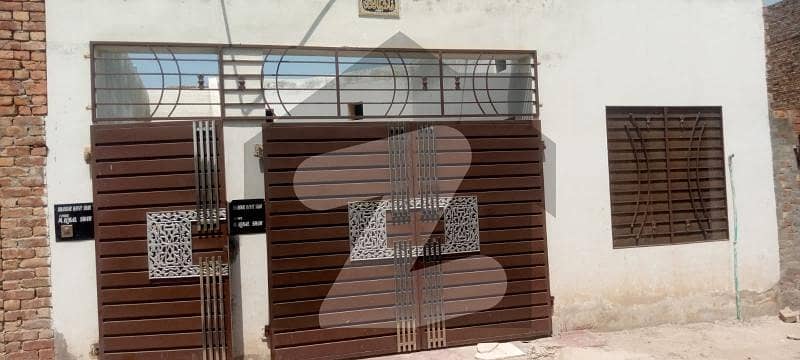 سوئی گیس روڈ رحیم یار خان میں 2 کمروں کا 5 مرلہ مکان 27 لاکھ میں برائے فروخت۔