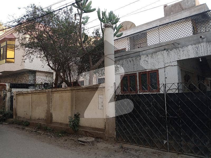 پی ای سی ایچ ایس جمشید ٹاؤن کراچی میں 4 کمروں کا 8 مرلہ مکان 5.5 کروڑ میں برائے فروخت۔