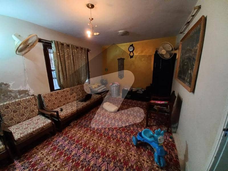 صفورا گوٹھ گلستانِ جوہر کراچی میں 5 کمروں کا 4 مرلہ مکان 1.9 کروڑ میں برائے فروخت۔