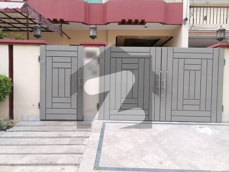 10 Marla Lower Portion For rent In Beautiful Allama Iqbal Town - Umar Block
