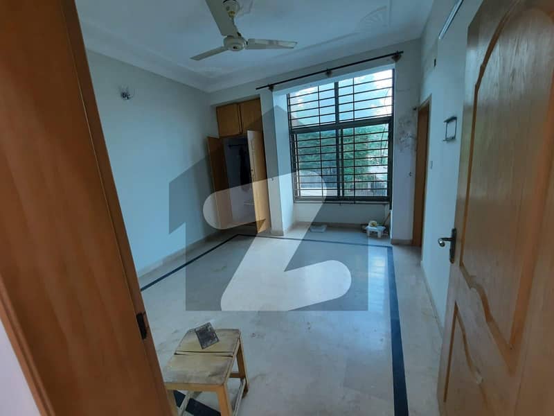 4 Marla Lower Portion For rent Is Available In Satellite Town - Block C