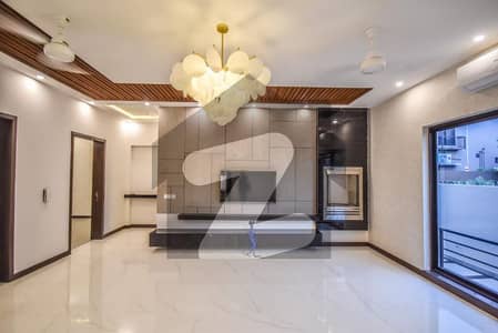 ڈی ایچ اے فیز 6 - بلاک بی فیز 6 ڈیفنس (ڈی ایچ اے) لاہور میں 6 کمروں کا 1 کنال مکان 14.75 کروڑ میں برائے فروخت۔