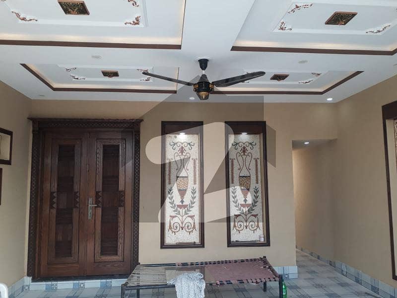 10 MARLA PERFECT LOCATION HOUSE AVAILABLE FOR SALE IN Nasheman-E-Iqbal Phase 2