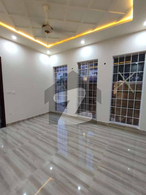 10 MARLA HOT LOCATION HOUSE AVAILABLE FOR SALE IN Nasheman-E-Iqbal Phase 2 - Block B