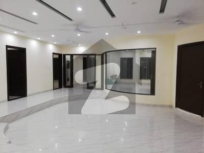 Upper Portion In Cantt Road Sized 4500 Square Feet Is Available