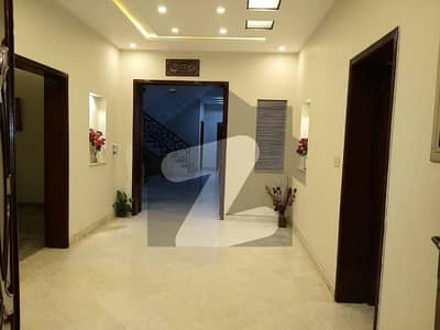 ویلینشیاء ہاؤسنگ سوسائٹی لاہور میں 5 کمروں کا 15 مرلہ مکان 1.5 لاکھ میں کرایہ پر دستیاب ہے۔