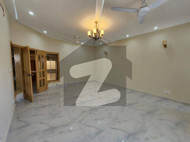 ایف ۔ 7 اسلام آباد میں 7 کمروں کا 1.2 کنال مکان 13 لاکھ میں کرایہ پر دستیاب ہے۔