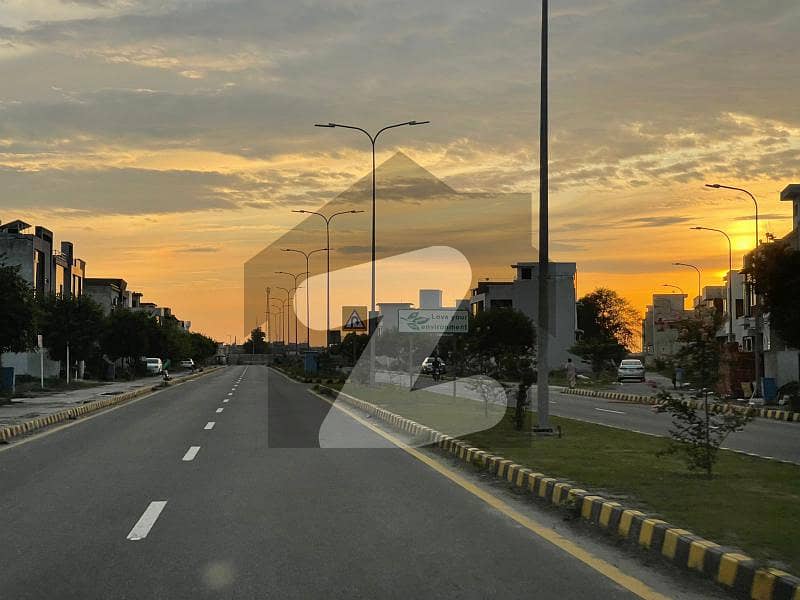 ڈی ایچ اے فیز9 پریزم - بلاک ایچ ڈی ایچ اے فیز9 پریزم ڈی ایچ اے ڈیفینس لاہور میں 1 کنال رہائشی پلاٹ 1.65 کروڑ میں برائے فروخت۔