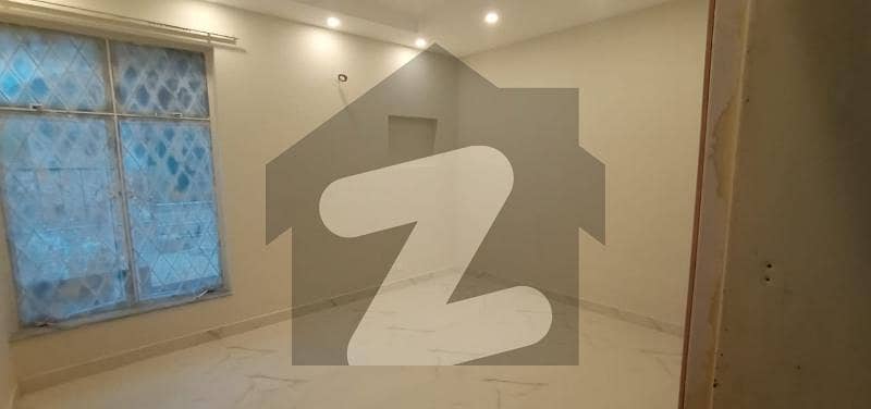 ڈی ایچ اے فیز 2 ڈیفنس (ڈی ایچ اے) لاہور میں 4 کمروں کا 10 مرلہ مکان 1.5 لاکھ میں کرایہ پر دستیاب ہے۔
