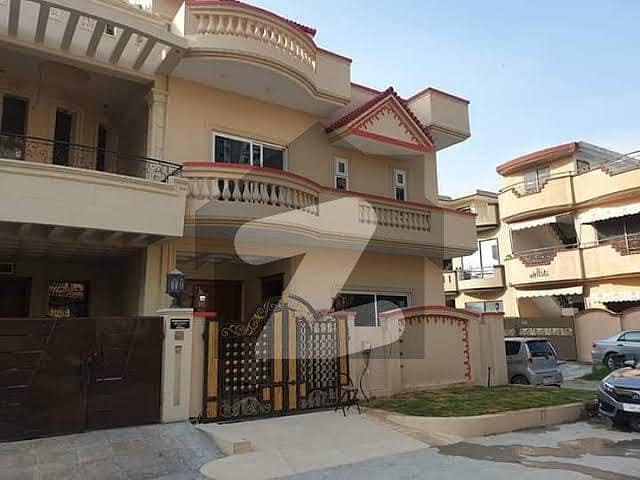 Beautiful House For Rent On Road