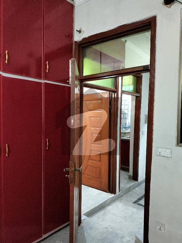 وکیل کالونی اسلام آباد ہائی وے راولپنڈی میں 2 کمروں کا 2 مرلہ مکان 12 ہزار میں کرایہ پر دستیاب ہے۔