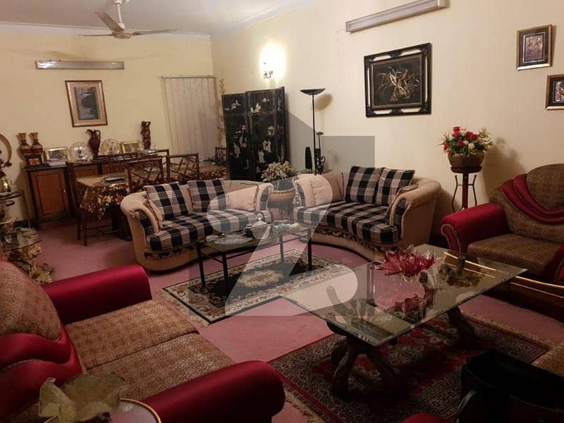 ماڈل ٹاؤن ایکسٹینشن ماڈل ٹاؤن,لاہور میں 4 کمروں کا 10 مرلہ مکان 3.75 کروڑ میں برائے فروخت۔