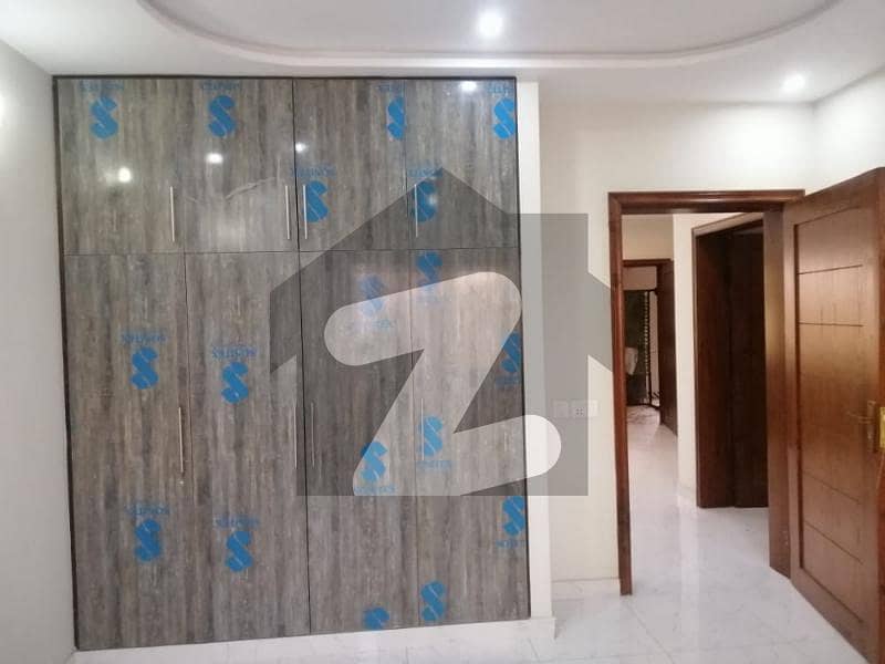 طارق گارڈنز ۔ بلاک اے طارق گارڈنز لاہور میں 2 کمروں کا 10 مرلہ بالائی پورشن 56 ہزار میں کرایہ پر دستیاب ہے۔