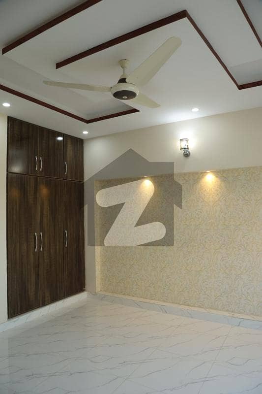 ای ایم ای سوسائٹی لاہور میں 5 کمروں کا 12 مرلہ مکان 6.5 کروڑ میں برائے فروخت۔