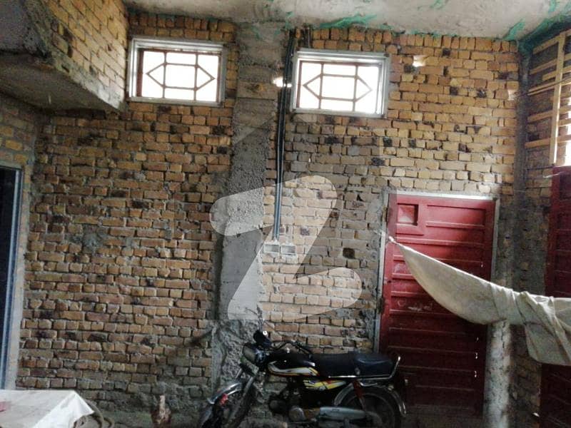 سواتی گیٹ پشاور میں 7 کمروں کا 4 مرلہ مکان 1.7 کروڑ میں برائے فروخت۔