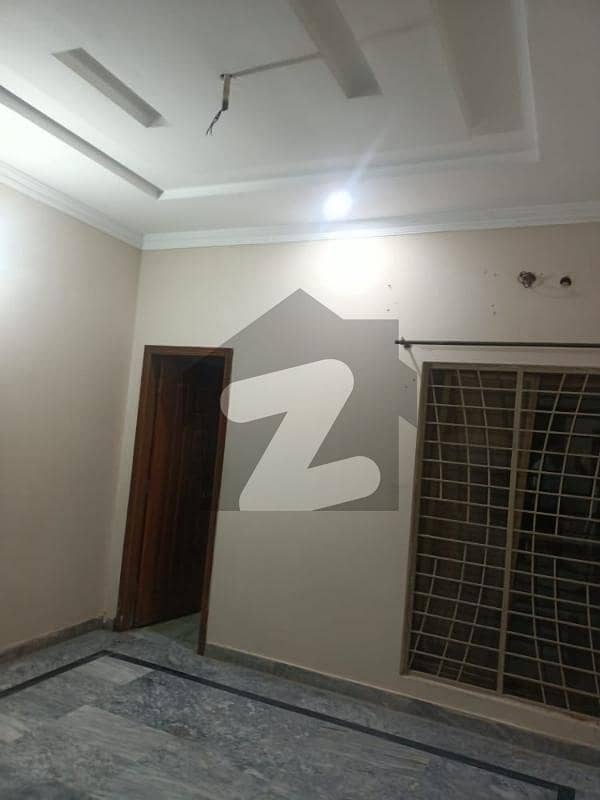 جوبلی ٹاؤن ۔ بلاک ایف جوبلی ٹاؤن لاہور میں 3 کمروں کا 5 مرلہ بالائی پورشن 28 ہزار میں کرایہ پر دستیاب ہے۔