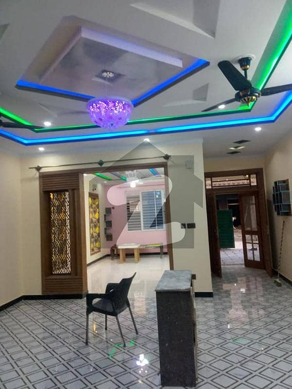 سوان گارڈن اسلام آباد میں 6 کمروں کا 10 مرلہ مکان 3.2 کروڑ میں برائے فروخت۔