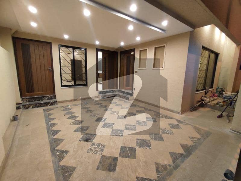 بحریہ ٹاؤن راولپنڈی راولپنڈی میں 6 کمروں کا 7 مرلہ مکان 2.35 کروڑ میں برائے فروخت۔