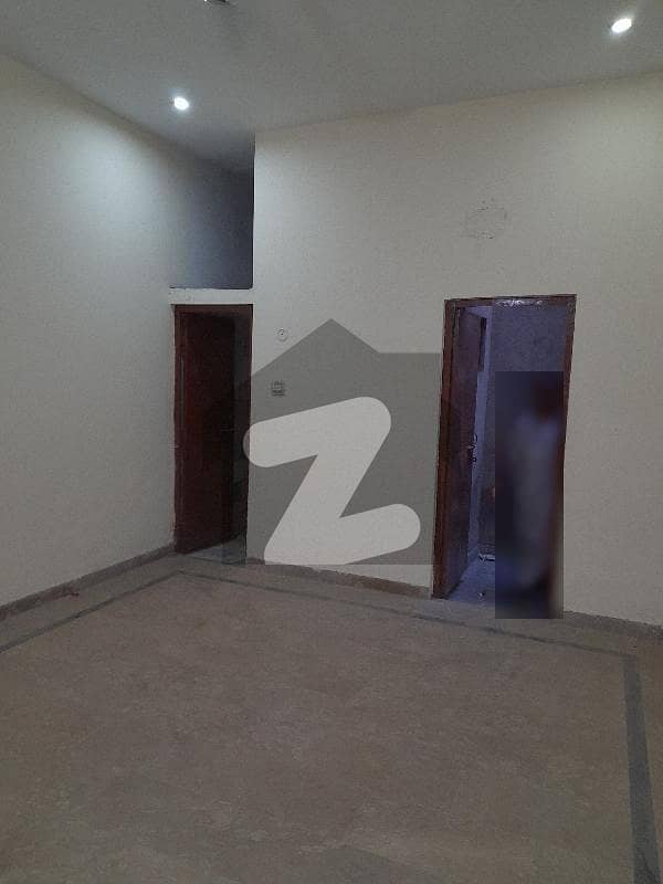 آصف ٹاؤن لاہور میں 2 کمروں کا 7 مرلہ مکان 25 ہزار میں کرایہ پر دستیاب ہے۔